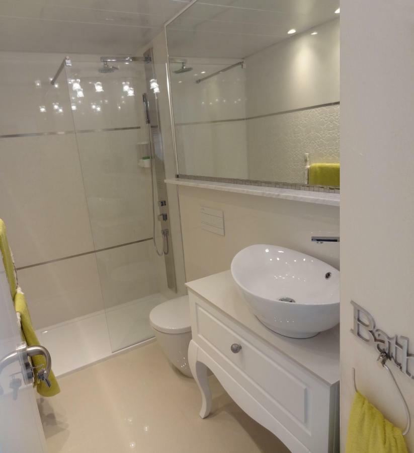 Infostays Maria Zambrano Malaga Ngoại thất bức ảnh