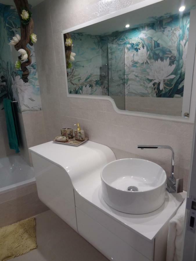 Infostays Maria Zambrano Malaga Ngoại thất bức ảnh